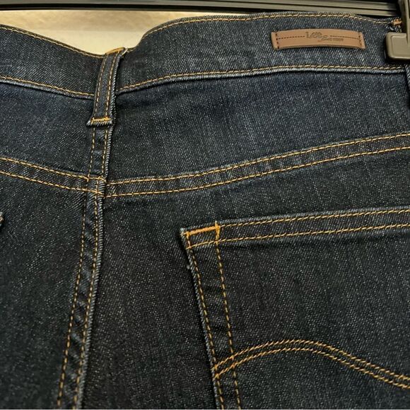 Lee Relaxed Fit Dark Wash Jeans - Picture 7 of 8